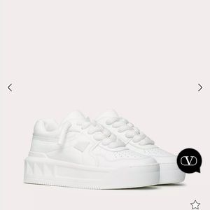 Valentino Garavani ONE STUD XL lace up Sneakers